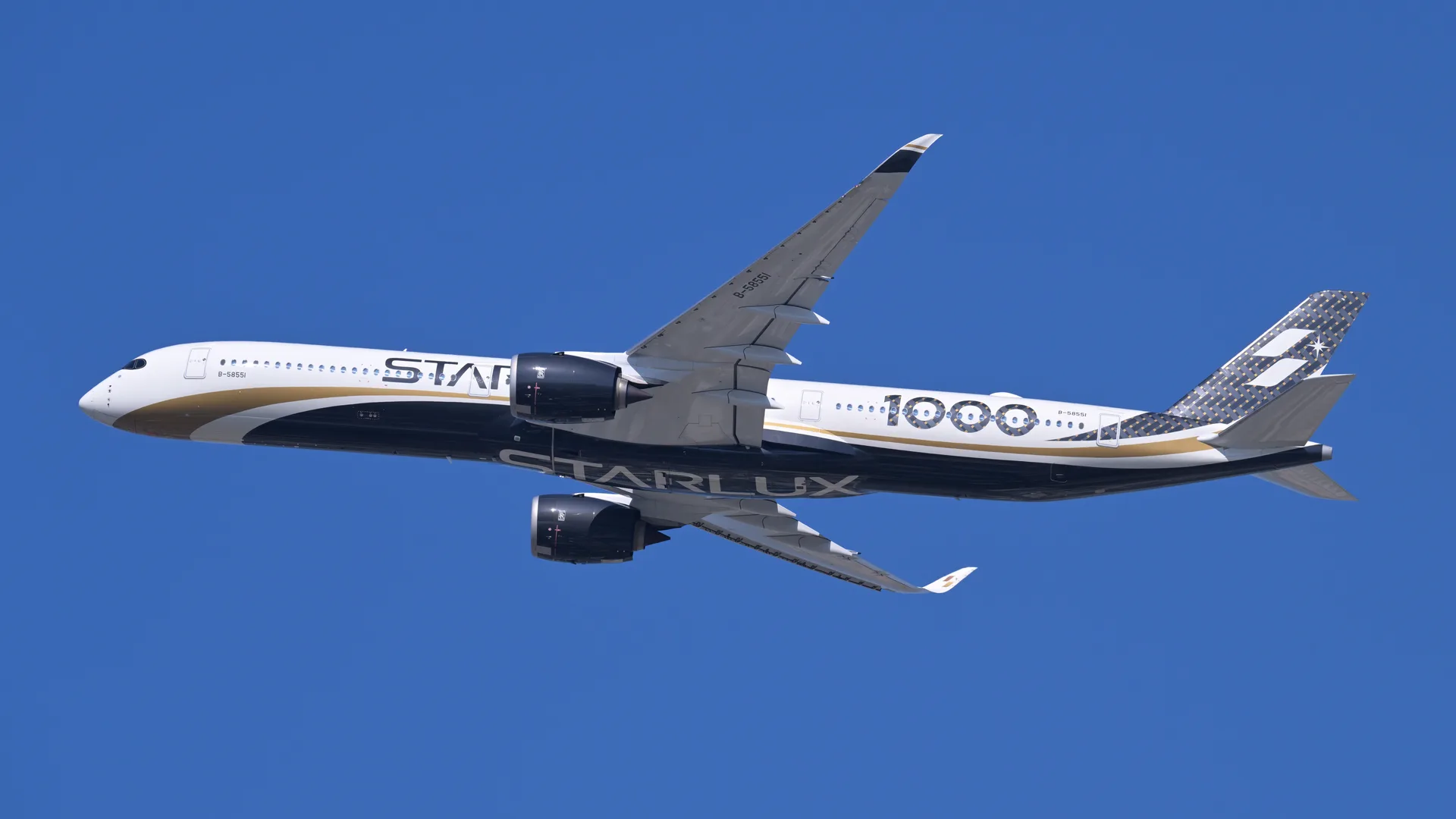 Airbus A350-1000 aircraft