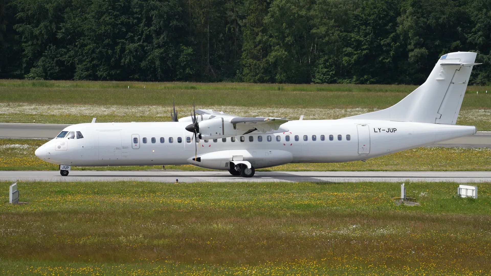 ATR 72-500 aircraft
