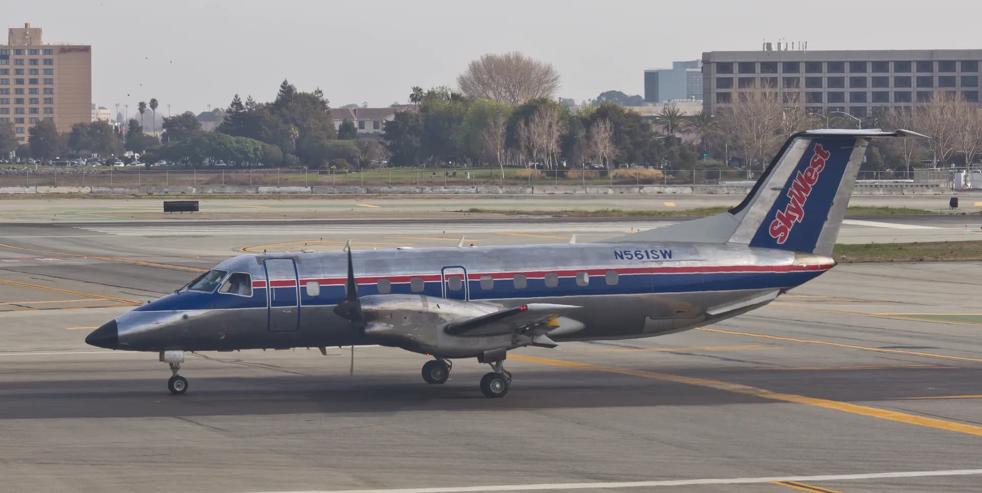Embraer EMB-120ER Brasilia aircraft