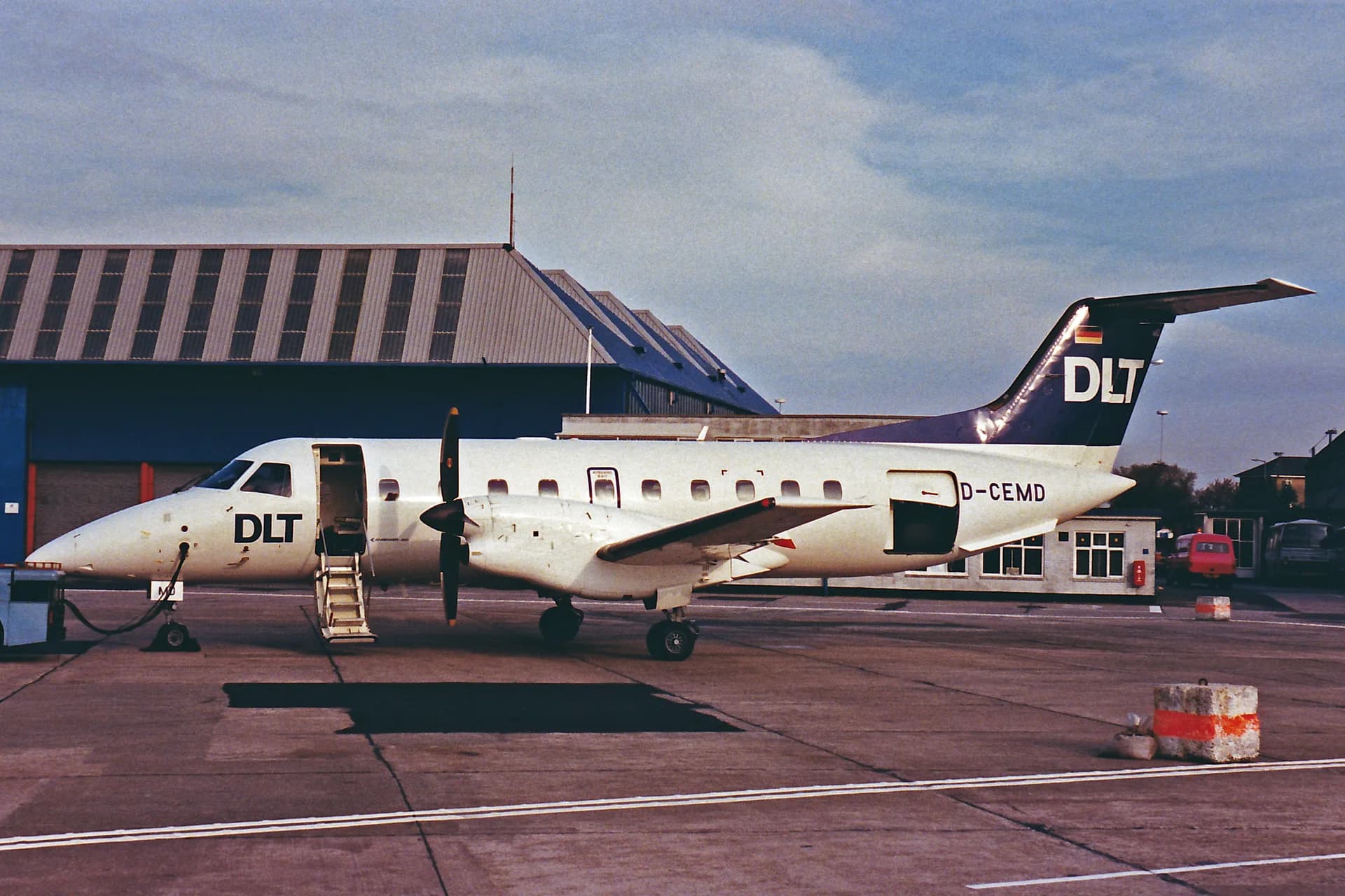 Embraer EMB-120RT Brasilia aircraft
