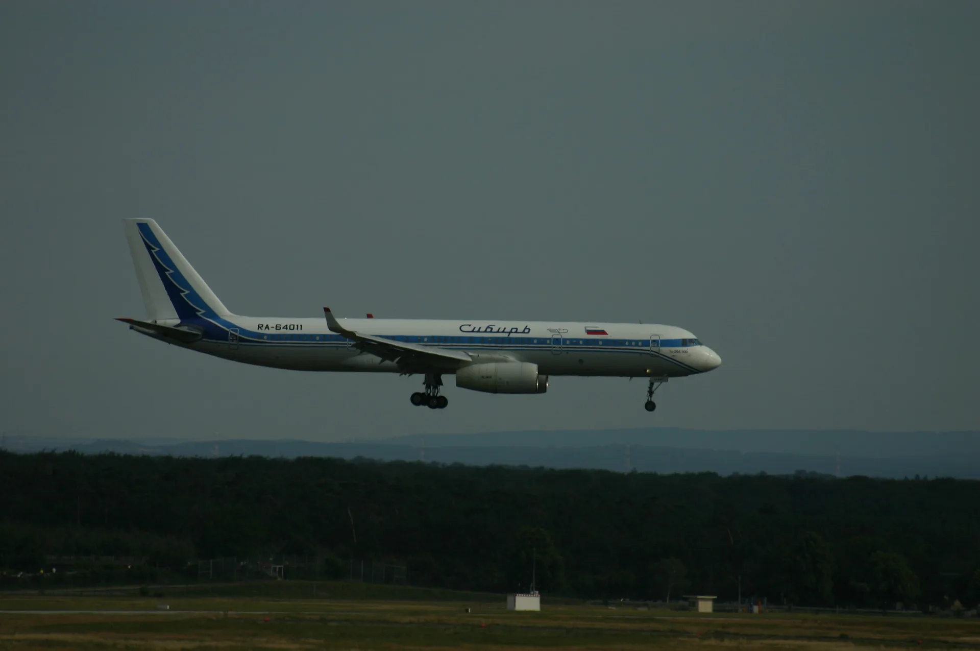 Tupolev Tu-204-100 aircraft